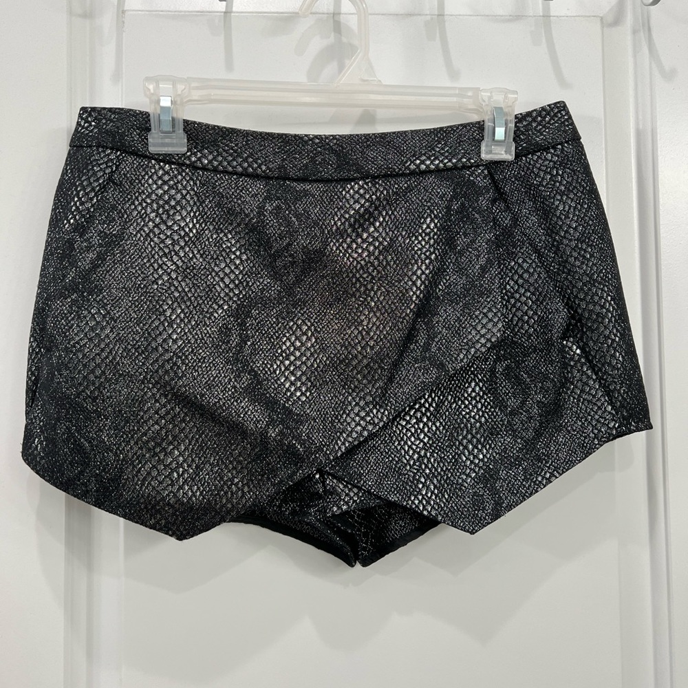 Express NEW black with silver skirt-shorts size 8. $40
